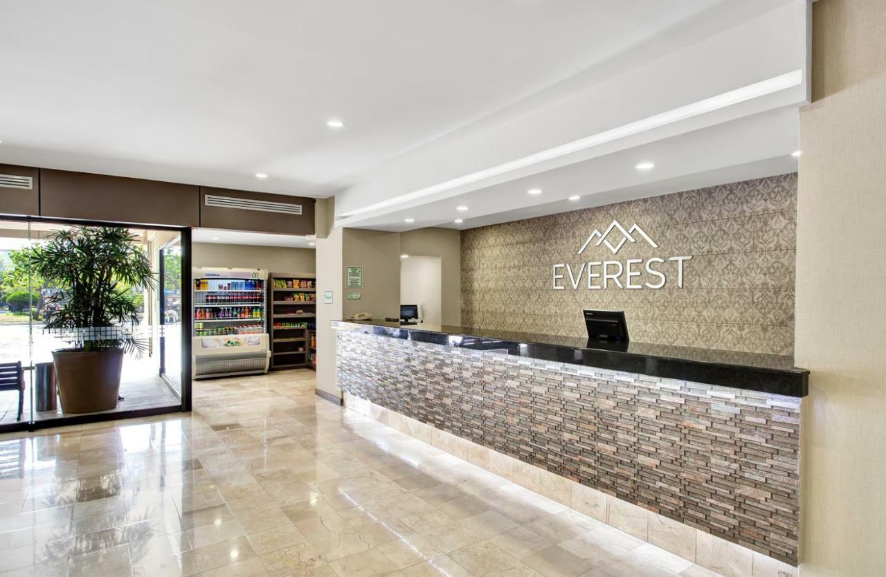Everest Ciudad Victoria Buitenkant foto